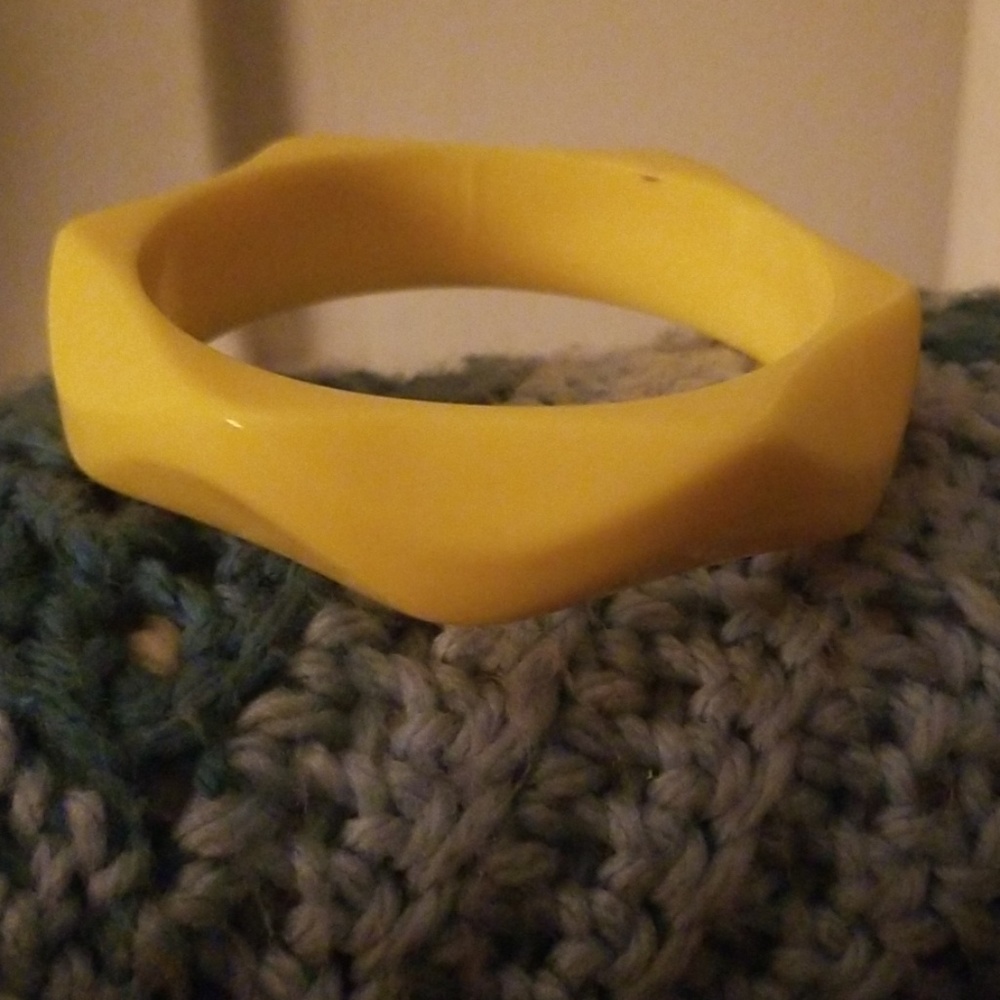 Smooth Waved Yellow Lucite Bracelet